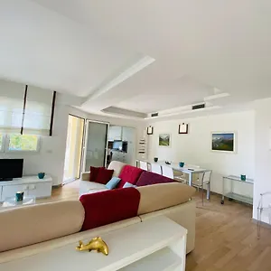 https://la-villa-nel-parco.hotelitalianriviera.com