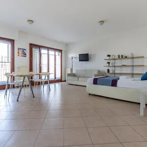 https://linea-suite-milano.italymilanhotels.net